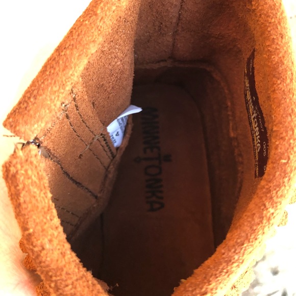 TU Minnetonka big kids moccasins size 4, women’s 6 - Picture 6 of 6